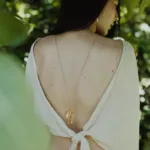 Detalle espalda Collar Joidart Gargantilla dorada exotica