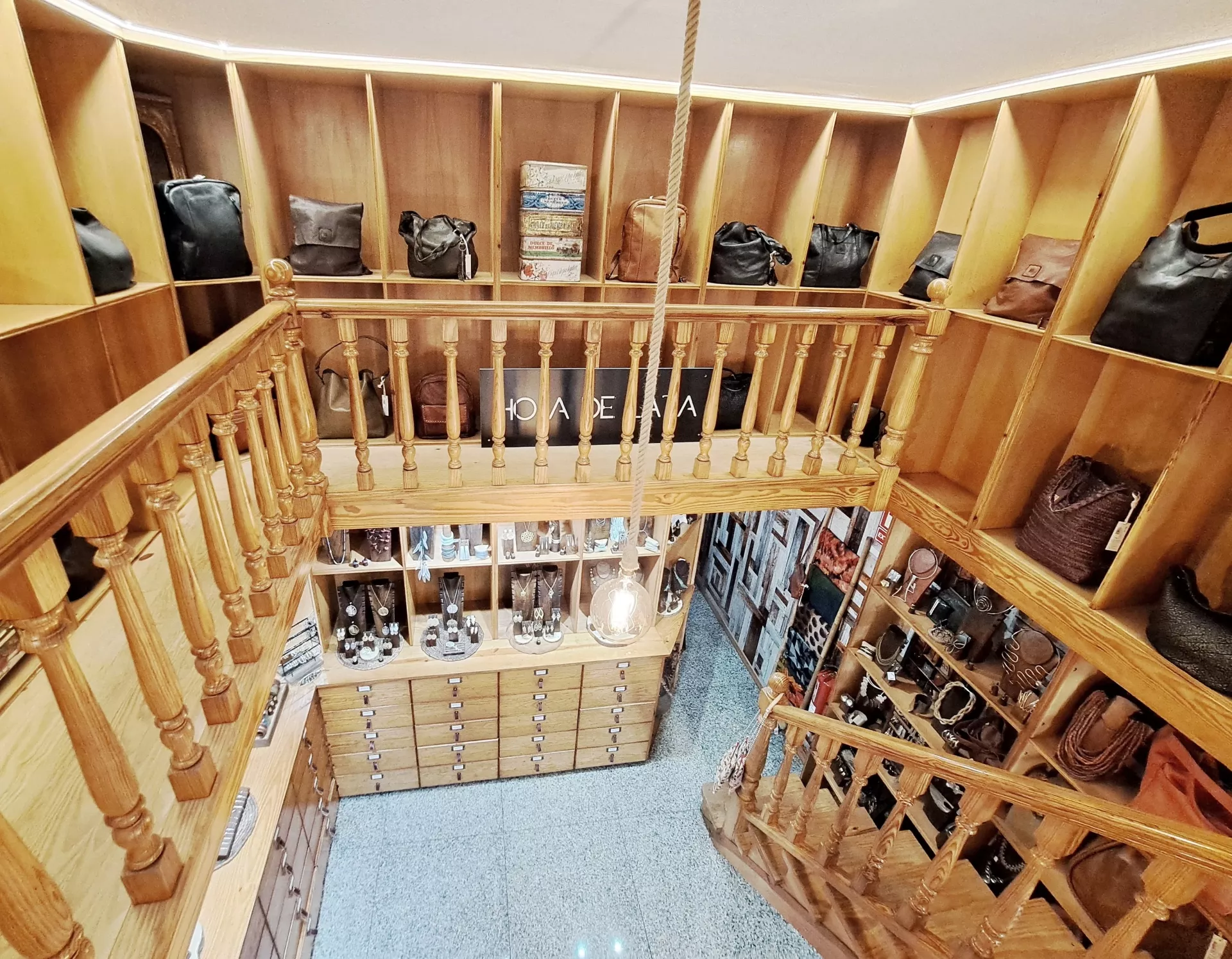 Vista desde el altillo del interior de la tienda